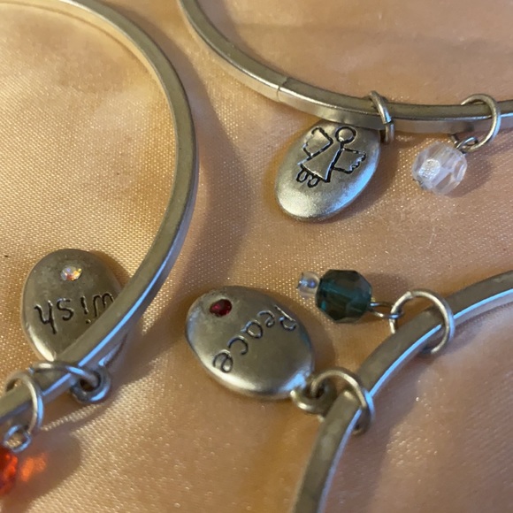 INSPIRATIONAL CHARMS BRACELET - Picture 4 of 4